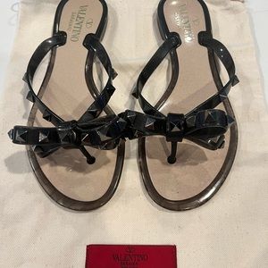 🌸🌺Make offer! Valentino Sandals